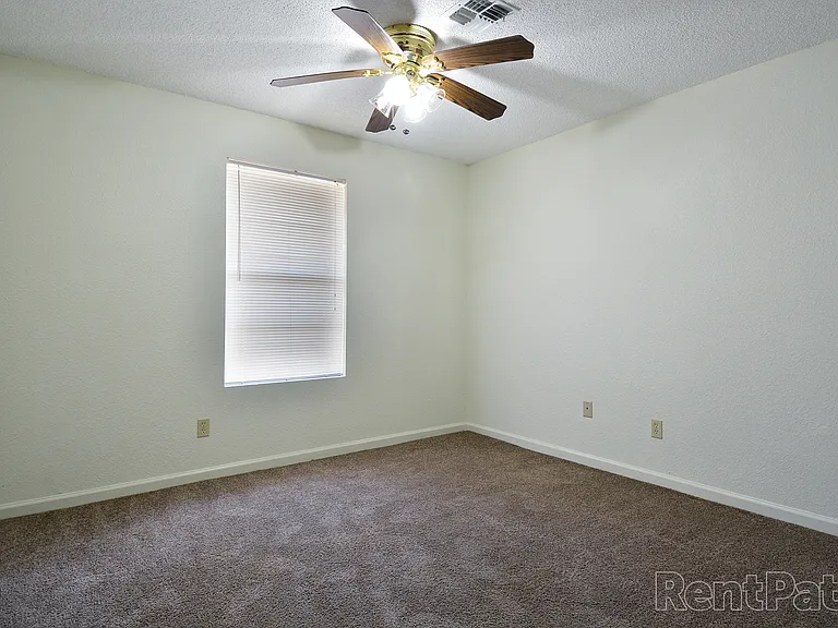 Jefferson Square Apartments — Photo 15