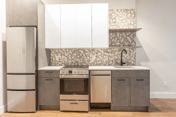 Rented by Space Link Realty | media 6