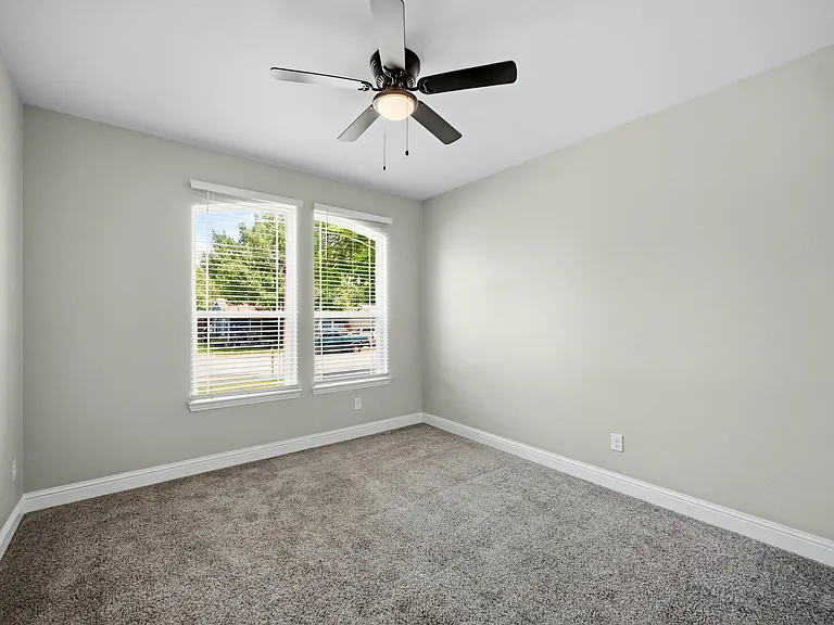 2125 Beaumont St — Photo 28