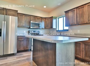 5904 S Bounty Pl, Sioux Falls, SD 57108