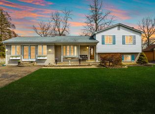 26755 W River Rd, Grosse Ile, MI 48138