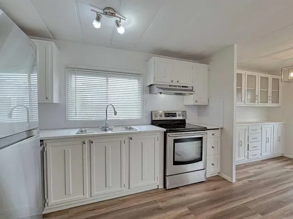 99 Arbour Lake Rd NW #303, Calgary, AB T3G 4E4