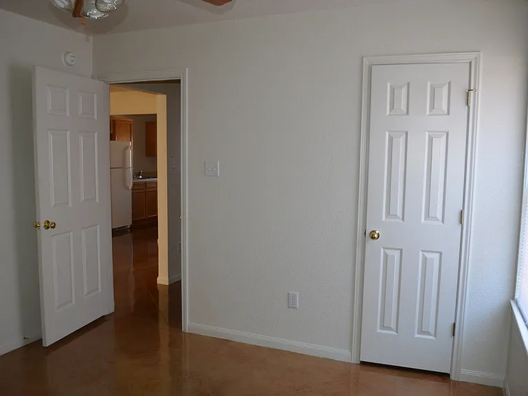 939 Maplewood St — Photo 7