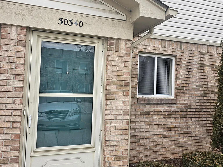 30340 Wedgewood Cir — Photo 1