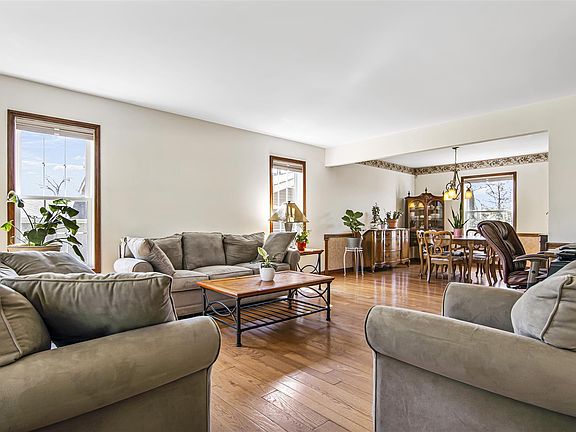 4th image of 878 E Sterling Ave