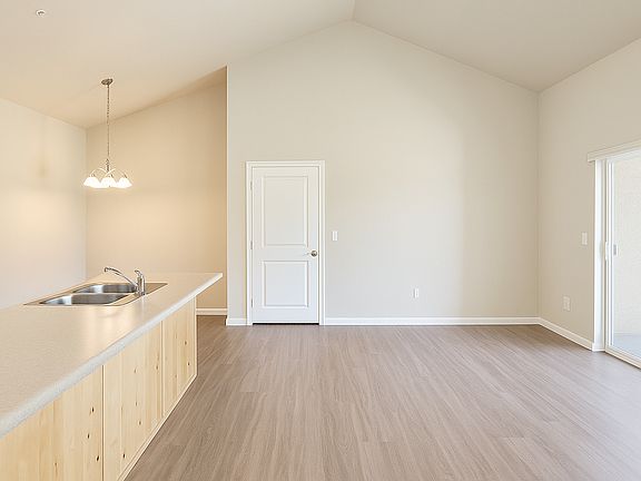 2nd image of 426 W 200th St N APT 307