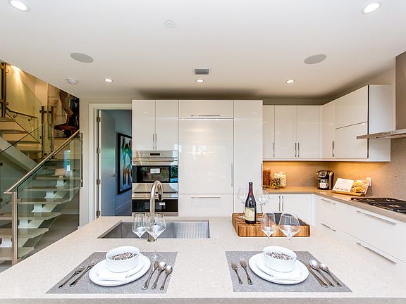 4th image of 252 Garden Ct
