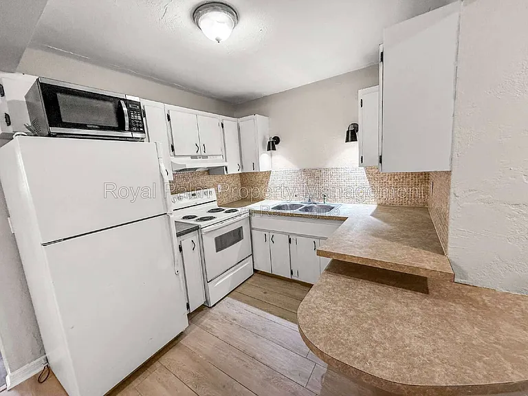 3744 Estelle Ave — Photo 14
