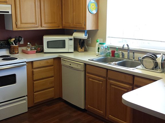 4th image of 802 Golden West Dr