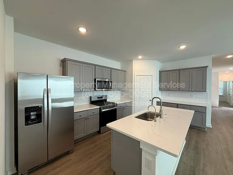 2925 138th Pl — Photo 3