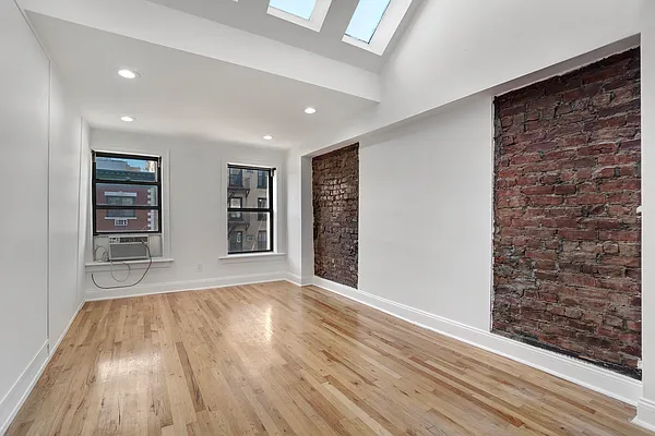 Rented by Creed Realty Group | media 3