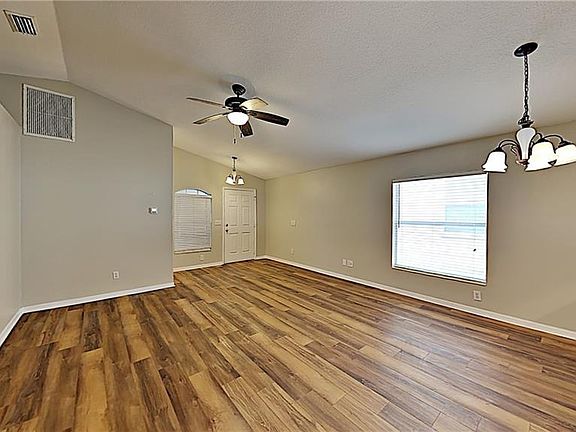 4th image of 8543 Deer Chase Dr