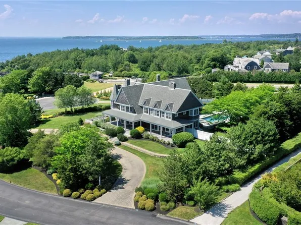 271 Carnegie Harbor Dr, Portsmouth, RI 02871