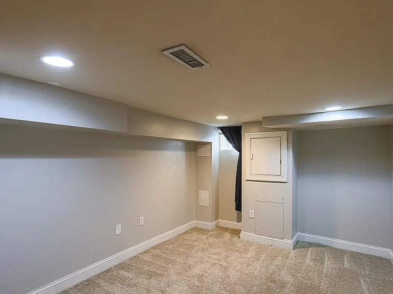 1737 Olive St — Photo 14