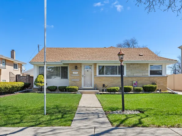 8755 N Oleander Ave, Niles, IL 60714