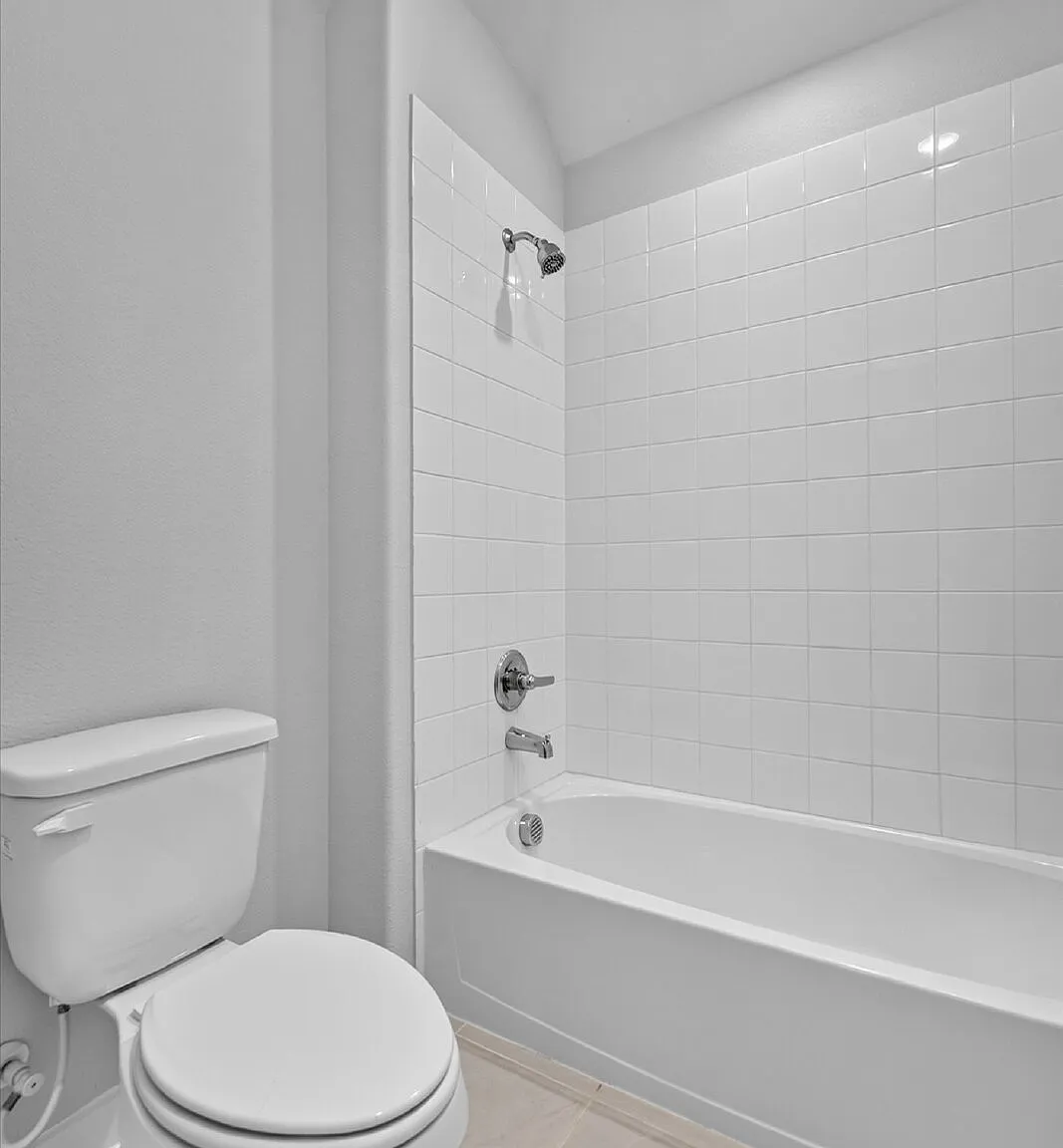5 bed, 4.0 bath, 2700 sqft, $3,500 — Photo 3