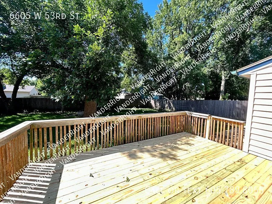 HUGE 4 Bedroom 3 Bathroom House! — Photo 4