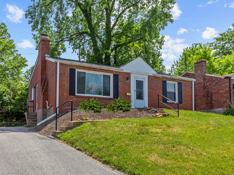 7812 Drexel Dr — Photo 1