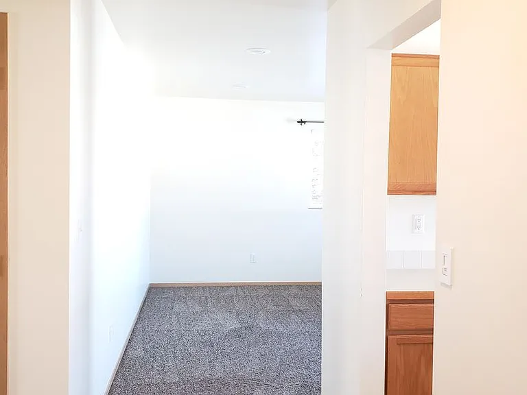587 Eastmont Ave — Photo 3