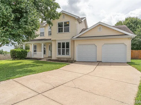 1721 Summergate Ct, Saint Charles, MO 63303