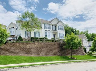 11 Greenhill Rd, Hackettstown, NJ 07840