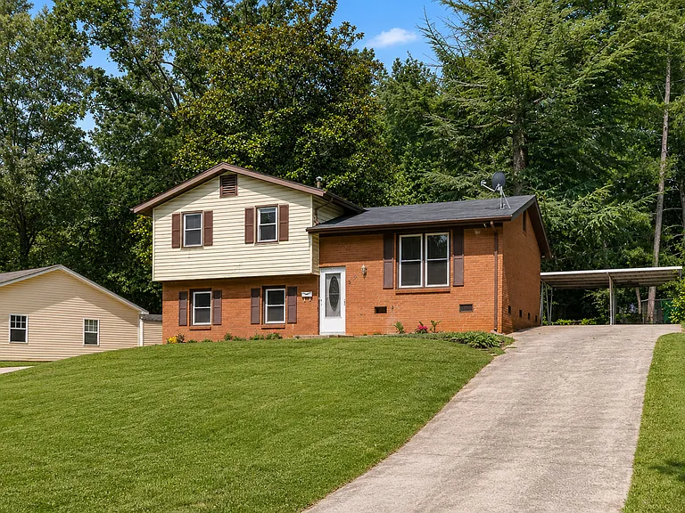 5001 Springview Rd — Photo 3