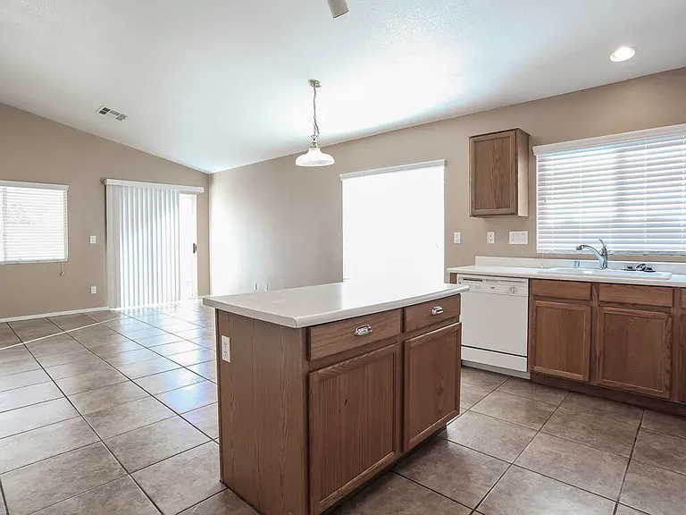 5516 Cloudy Glen St — Photo 5