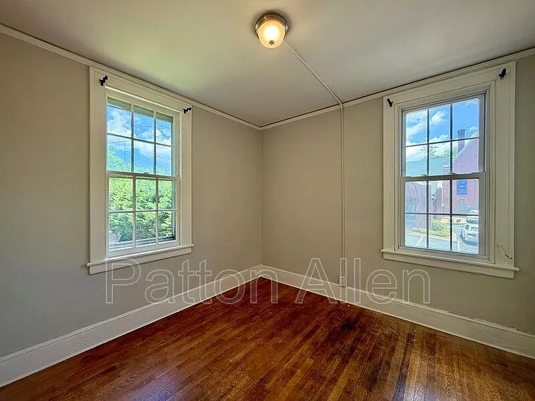 116 E Chestnut St #24 — Photo 15