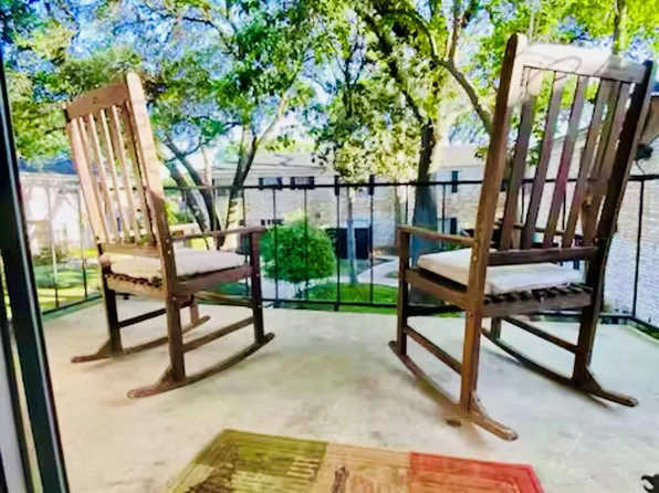 7900 Westheimer Rd APT 220, Houston, TX 77063