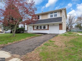 106 Sunset Ln, Edgewater Park, NJ 08010