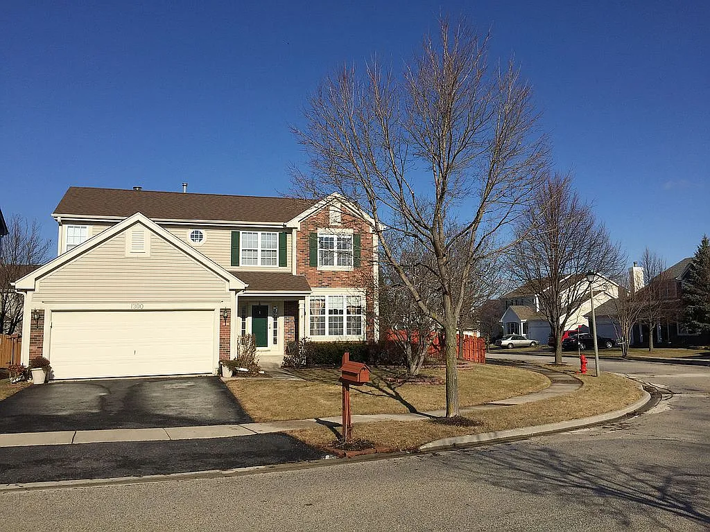 1300 Liverpool Ln photo 1
