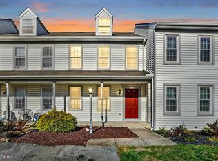 2773 Woodmont Dr, York, PA 17404