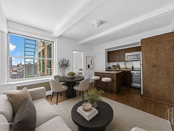 2nd image of 325 W 45th St APT 1020