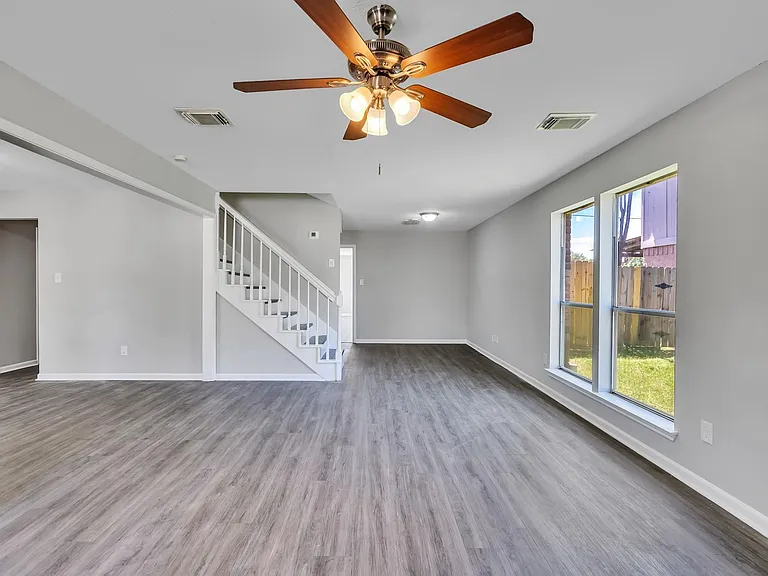 4511 Tangle Creek Ln — Photo 3