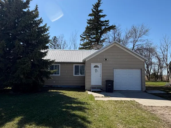 413 S Main St, Crosby, ND 58730