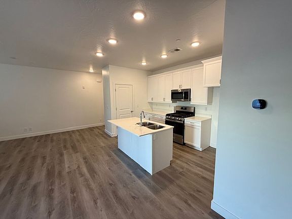5th image of 5801 S Garnet Dr #4-304