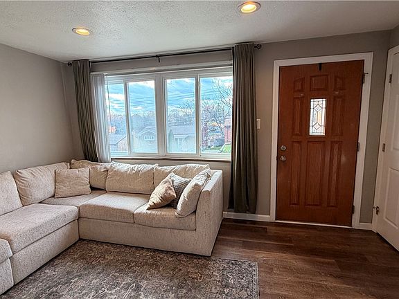 5th image of 415 Dennison Dr
