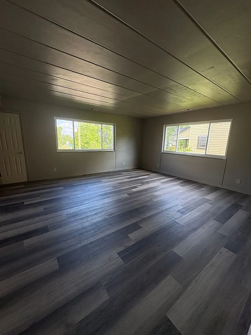 Spacious 1,200 Sq Ft Apt w/Garage Near Downtown Dayton — Photo 2