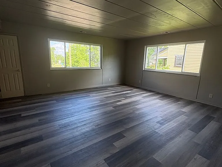 623 Clifton Dr #D — Photo 2