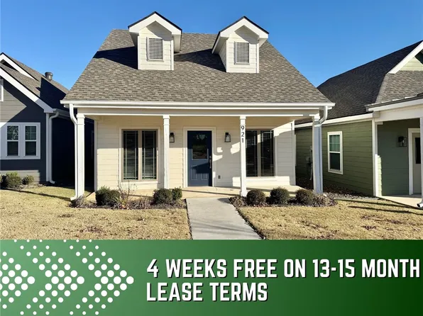 921 NE Heights Ln, Bentonville, AR 72712