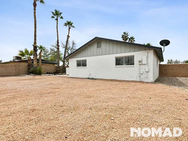2312 W Catalina Ave — Photo 24