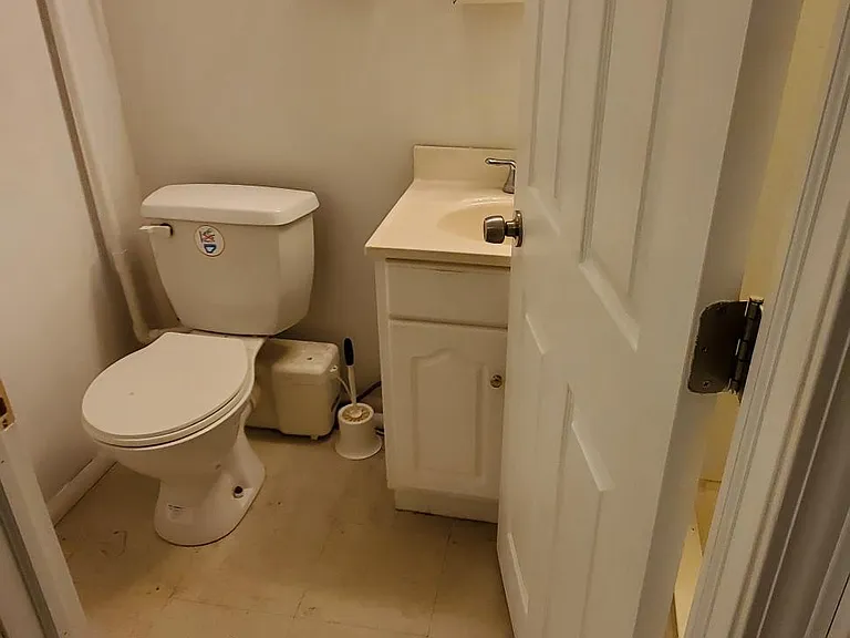 113 Rossiter Rd — Photo 7
