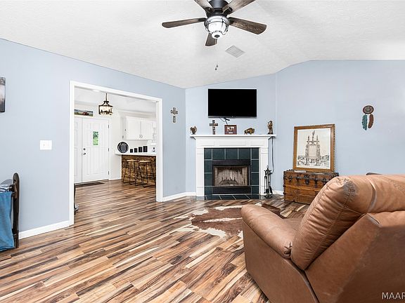 5th image of 187 Hickory Trl