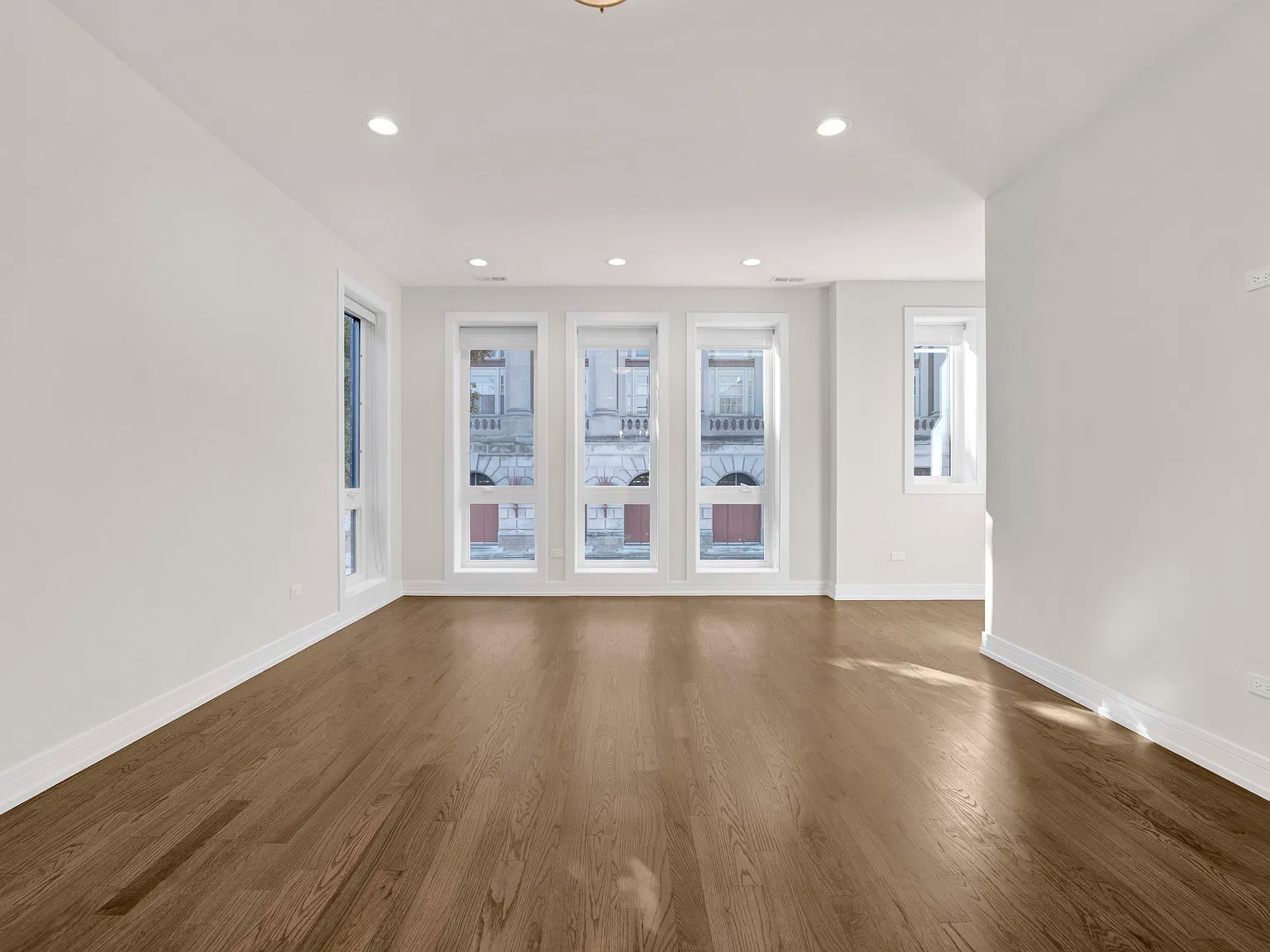 3 bed, $2,995 — Photo 2