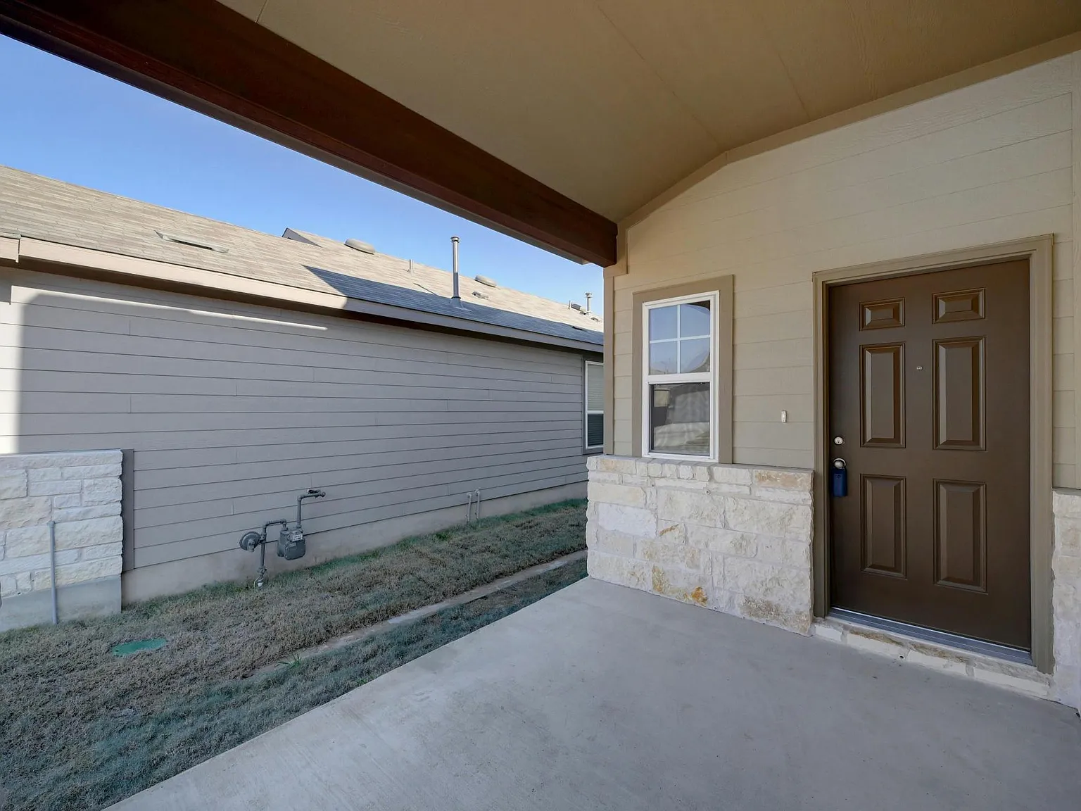 4 bed, 2036 sqft, $2,190 — Photo 4