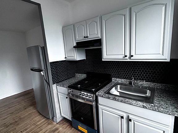 2nd image of 214 E 16th St #3