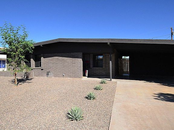 3rd image of 3634 E Paradise Dr