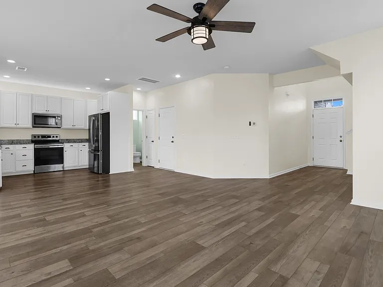 1419 Hermitage Ln — Photo 11