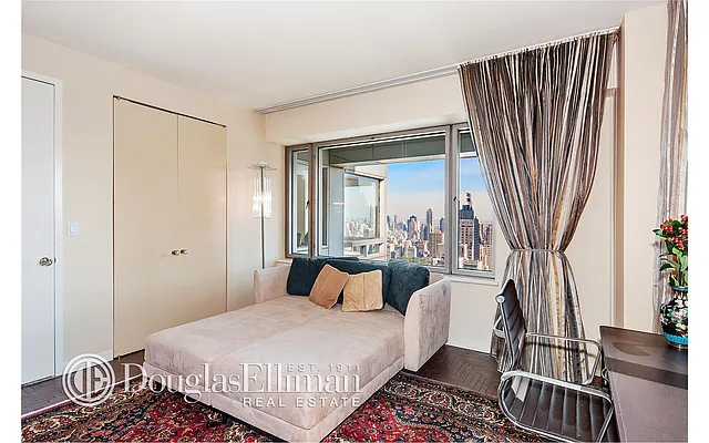 Sold by Douglas Elliman | media 15