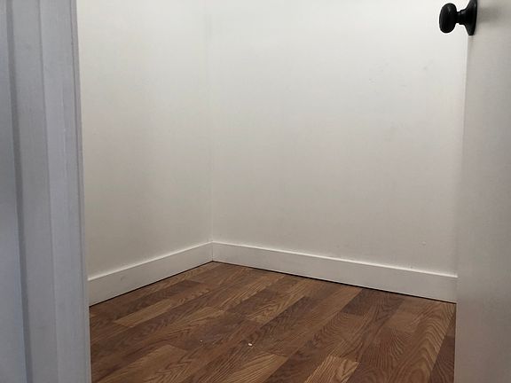 5th image of 176 Mallory Ave #1Q